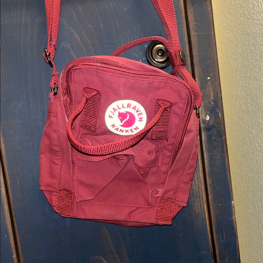 Fjallraven Kånken Mini crossbody or Shoulder Bag - burgundy